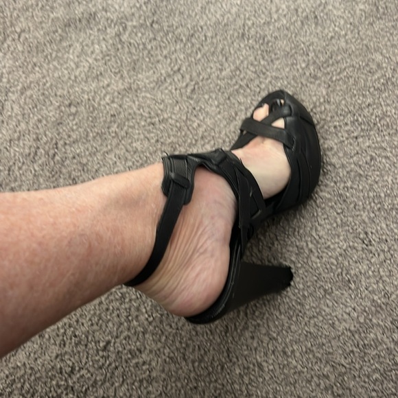 Calvin Klein Parma shoe. Like new size 6 - Picture 3 of 5